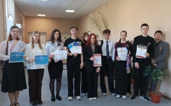 Торжественная линейка, посвященная награждению  лучших  учеников.