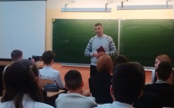 Обучающиеся  8 - 9 класса встретились  с начальником   по наркоконтролю  ОМВД России по городу Кузнецку Афанасьевым А. Ю. 