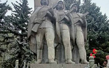 Торжественный митинг у мемориального комплекса «Холма Воинской Славы»