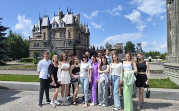 Экскурсионная поездка десятиклассников в город Тольятти.